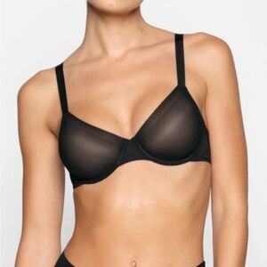 NWT Skims Weightless Demi Bra, Onyx 30C